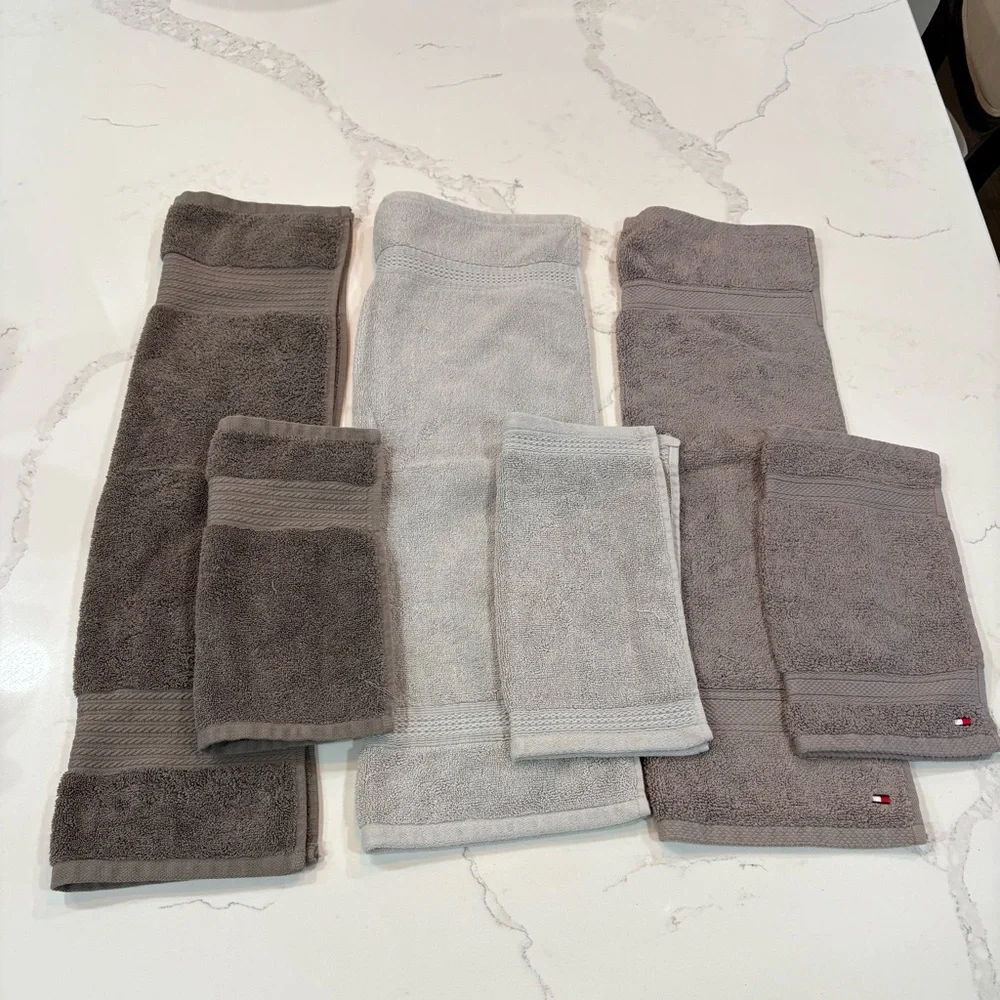 Ralph Lauren, Tommy Hilfiger, DKNY Gray & Light Gray Hand Towel & Wash Cloth Set